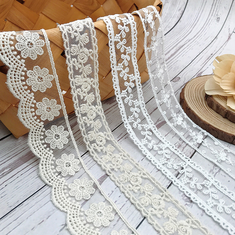 Baby Clothing Embroidery - 3 Thước/Nhiều Thêu Trắng Be Ren