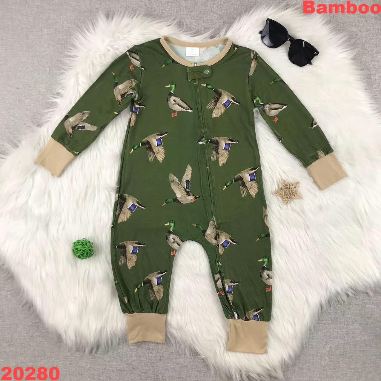 Bamboo Fiber Black & White Cow - đánh giá và giá Bamboo Bodysuit Baby
